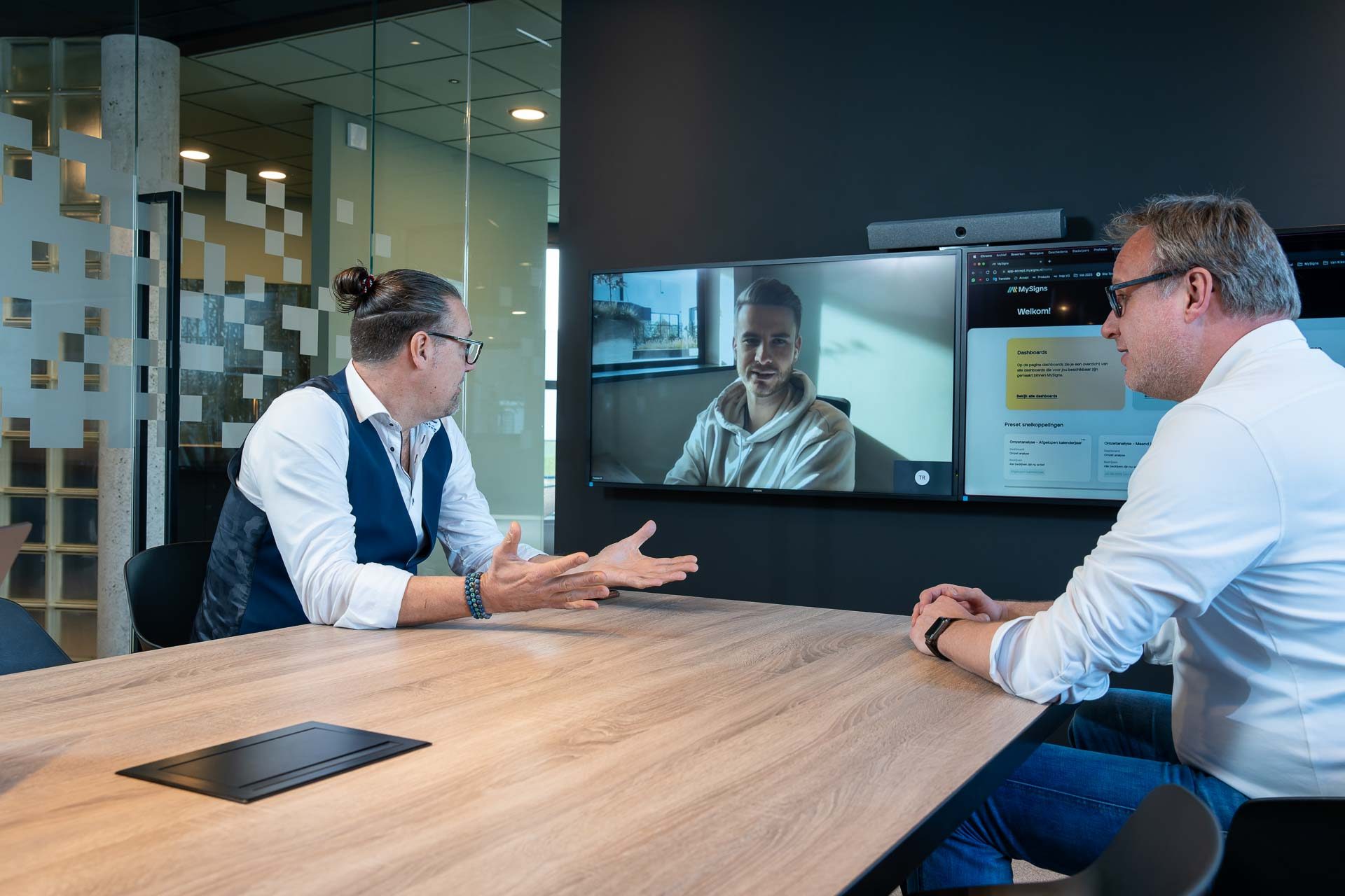 LOWRES 1920px Data Visual nov2022 3247 ARW Dx O Deep PRIME